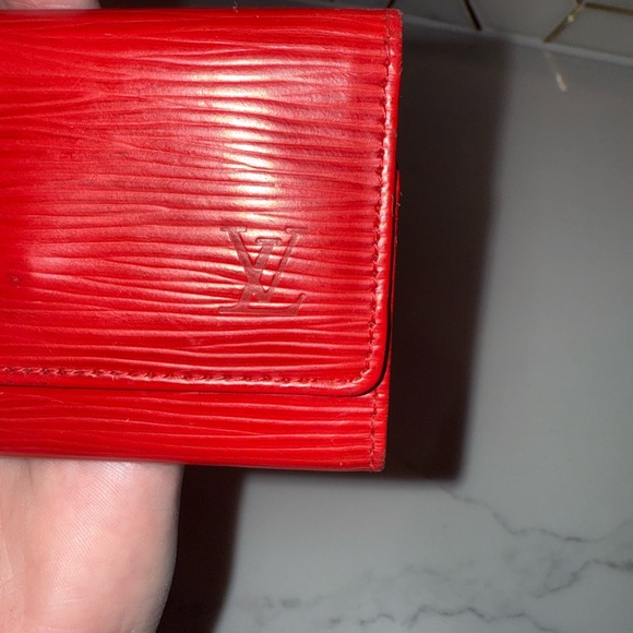Authentic Louis Vuitton Epi red leather 6 ring key holder/cardholder - Picture 7 of 13
